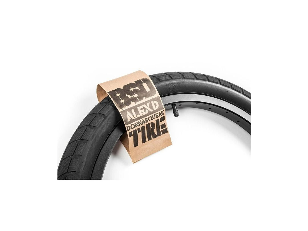 BSD Donnasqueak Tire