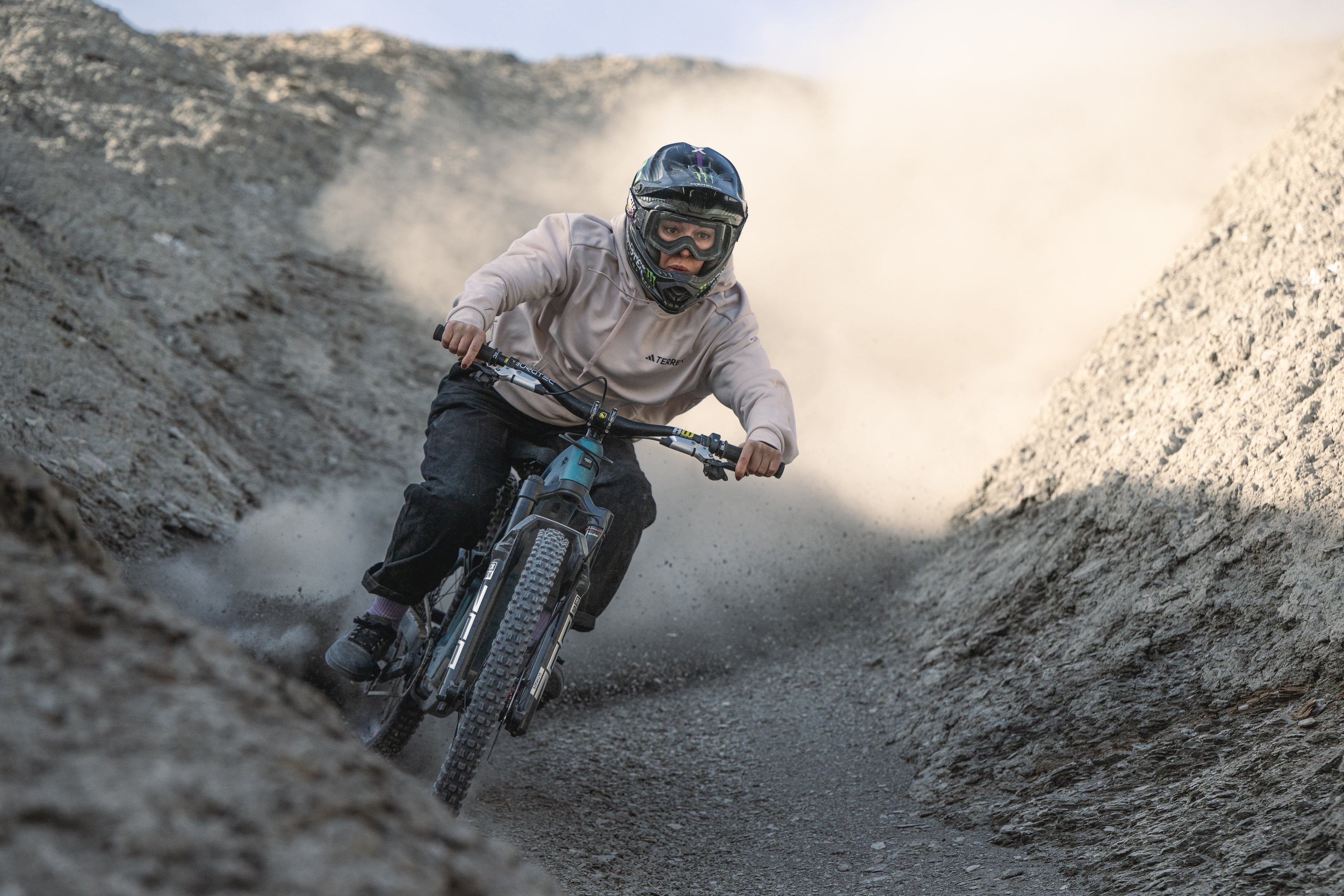 Bullit riding photo 6